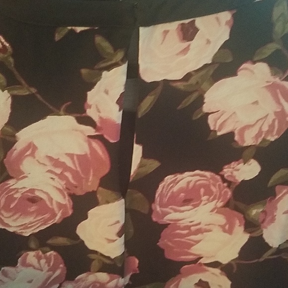 BCBGeneration tiered floral crepe dress - Picture 3 of 8